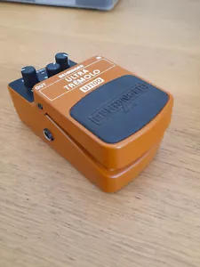 Pedal de guitarra Behringer UT100 Ultra Tremolo - Imagen 1 de 4