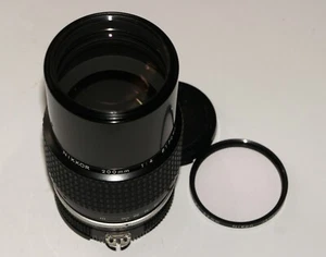MINT! Nikon NIKKOR 200 mm F4 Manual Focus Telephoto Lens Ai SN 817096 - Picture 1 of 4