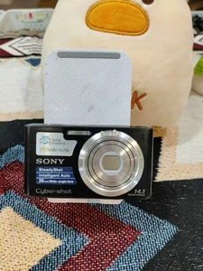 Sony Cyber-shot DSC-W610 14,1 MP Digitalkamera mit 4-fach optischem Zoom,Schwarz - Picture 1 of 12