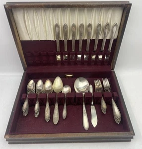 WM ROGERS 46 Piece IS Silverplate Dinnerware Flatware Set in Tarnish Proof Box - Picture 1 of 6