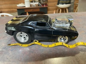 MUSCLE MACHINES 1:18 CHEVROLET Z28 10 IN LONG FREE SHIPPING - Picture 1 of 8