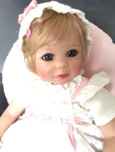 Gina von Doris Stannat Künstlerpuppe aus Vinyl, 62 cm, mit Zertifikat! - Bild 1 von 5