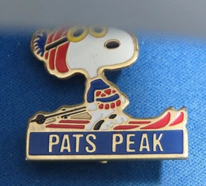 PATS PEAK Snoopy Ski Pin New Hampshire Vintage Quantasia 1971 Travel Souvenir - Bild 1 von 4