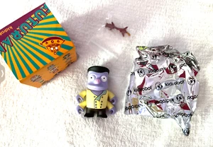 Kidrobot Futurama Elzar 3" Vinyl Figur mit Gewürzwiesel Box & Folie OEM - Bild 1 von 7