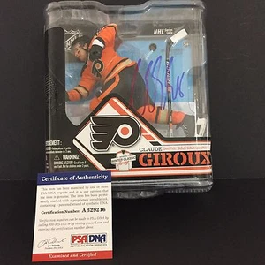 Claude Giroux Flyers Signed Auto McFarlane Action Figurine PSA/DNA COA - Picture 1 of 3