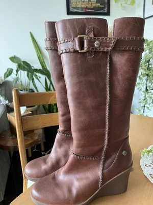 UGG Maxine 1942 靴子女式 7 栗色棕色及膝楔形剪羊毛衬里侧拉链 — 第 1/4 张图片