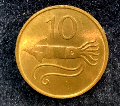 Islandia 1981 10 Auror sin circular; Calamar Volador y Griðungur el Toro; bronce Foto 1 de 2