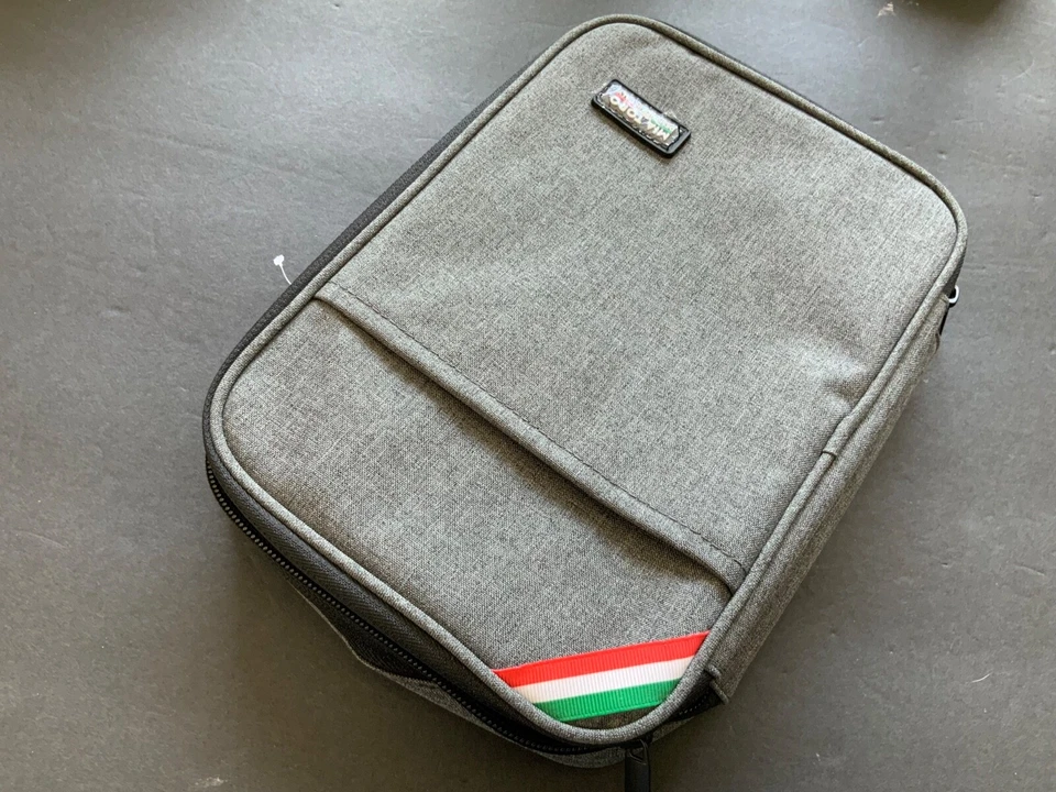 Bolsa de viaje Mia Toro-electrónica o organizador de maquillaje viaje 10x7x2 pulgadas nueva sin etiquetas Foto 1 de 4