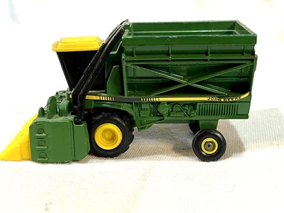 Recogedora de algodón John Deere escala 1/64 Ertl Foto 1 de 4