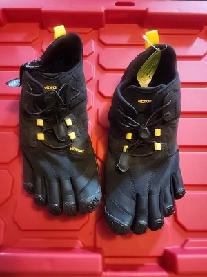 New Vibram Shoes Womens US 9.5-10 Black Five Fingers V-Trail 2.0 19W7601  - Image 1 of 4