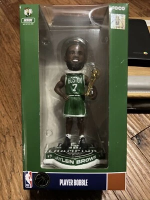 Camiseta Jaylen Brown Boston Celtics 2024 Campeones de la NBA Bobblehead Verde 161/424 Foto 1 de 4