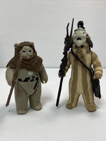 Vintage (Loose, 100% Complete) 1983 Kenner Star Wars CHIEF CHIRPA & LOGRAY Lot Cover