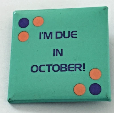 Prendedor de embarazo vintage de mamá a ser botón baby shower I'm Due in October Foto 1 de 3