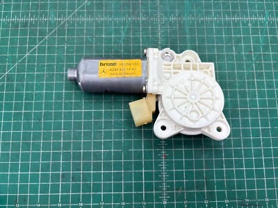 03-12 MERCEDES-BENZ R230 SL550 SL500 RIGHT DOOR WINDOW REGULATOR MOTOR OEM - Image 1 of 4