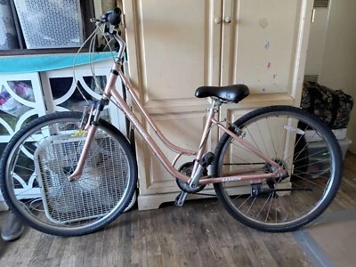 700c Retrospec Barron Hybrid 21 speed Pink color 16" frame bike bicycle - Image 1 of 3