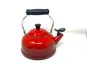 Le Creuset Enamel On Steel Whistling 1.7Qt (1.6 L) Tea Kettle Cerise Cherry Red - Picture 1 of 4
