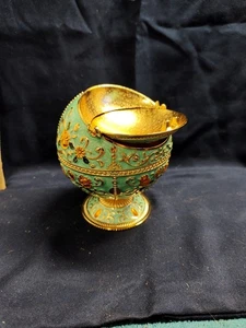 Windproof Ashtray Vintage Zinc Alloy Flower Pattern Tabletop Portable New In Box - Picture 1 of 12