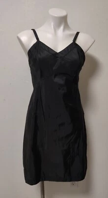 Vestido negro vintage Sears cremallera lateral poliéster y nailon talla 34 corto usado en excelente estado Foto 1 de 4