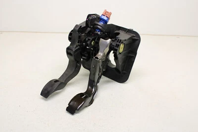Fiat 500 Abarth Pedal Box Assembly 5 Speed Clutch Brake Pedals Oem 2012-2014 - Image 1 of 4