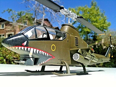 Corgi Bell AH-1G Cobra Attack Helicopter US Army, The Crystal Ship Vietnam 1:48  - Image 1 of 4