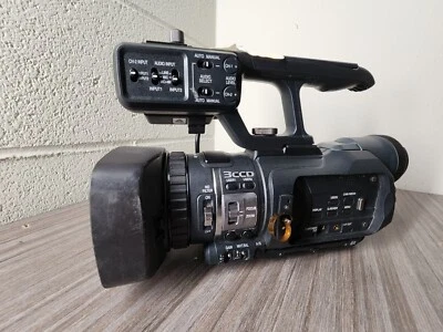 JVC GY-HD100U 1/3-Inch 3-CCD Professional HDV Camcorder * For  Parts* - Image 1 of 4
