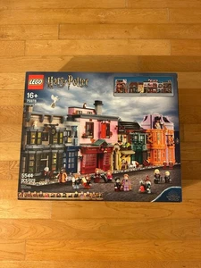 LEGO 75978 Harry Potter, Diagon Alley, 5544 pcs. New in Sealed Box IN HAND! - Picture 1 of 5