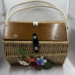 Wicker Basket Handle/ Front Handbag Yarn Purse plastic flowers Vtg *Read - Picture 1 of 15
