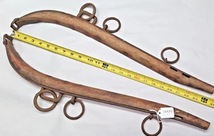 Antiguo caballo Hames, par de perchas de pared rústicas de madera, metal de 25" de largo - Imagen 1 de 2