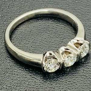 18ct White Gold 0.70ct Diamond Trilogy Ring L255 - Picture 1 of 10