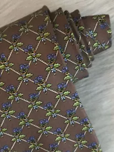 Corbata de seda para hombre Salvatore Ferragamo marrón con flores azules en macetas ITALIA - ¡USADA EN EXCELENTE ESTADO! - Imagen 1 de 5