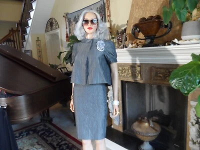 Nuevo Traje Falda Moschino CheapandChic Gris Oscuro Texturizada Seda con Lazo Trasero Talla 8 Foto 1 de 4