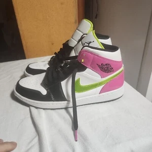 Size 10.5 - Air Jordan 1 SE Mid Cyber Active Fuchsia - Picture 1 of 9