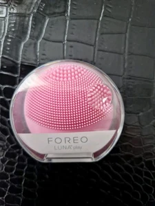 Foreo Luna Play Facial Cleansing Massager Petal Pink New Sealed Box - Picture 1 of 4