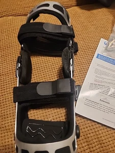 OA Dual Upright ROM Hinge Knee Brace Knee, Size Small - Picture 1 of 3