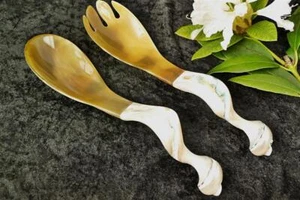 Salatbesteck Watussi Horn + Triton Schnecke Perlmutt Alkmene 28 cm BIO Natur - Bild 1 von 5
