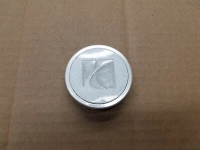 土星原始设备制造商 Aura Ion Sky Solstice 银色 2.25 英寸中心盖轮毂防尘罩 9593169 — 第 1/2 张图片