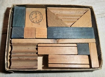 VINTAGE 15 PIECE WOODEN BUILDING BLOCK SET WITH CLOCK FACE PICTURED ON ONE PIECE - Image 1 of 4