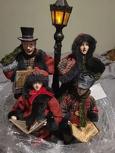 Neu Valerie Parr Hill Weihnachtslieder Dickens Stil 4-köpfige Familie - Bild 1 von 13