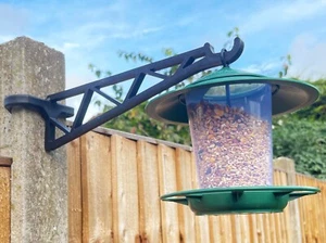 Hängende Vogelfutterhalterungen für Betonzaunpfosten [2er-Pack] Hängestation - Bild 1 von 3