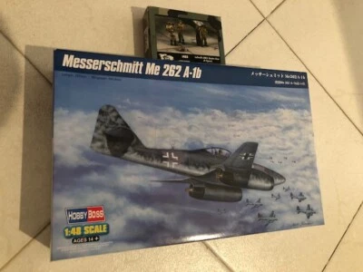 Hobby Boss 1/48 Messerschmitt Me262A-1b JET+ 4 LUFTWAFFE CREW 1/48 VP 1423.NEW!! - Immagine 1 di 3