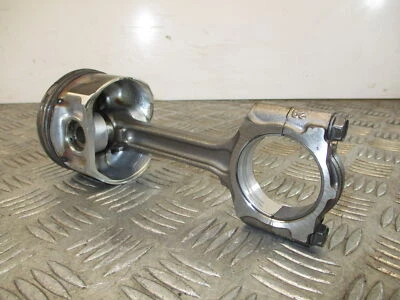 Nissan Juke Nismo 2014 1,6 gasolina MR16. Varilla de conexión y pistón 50K Foto 1 de 4