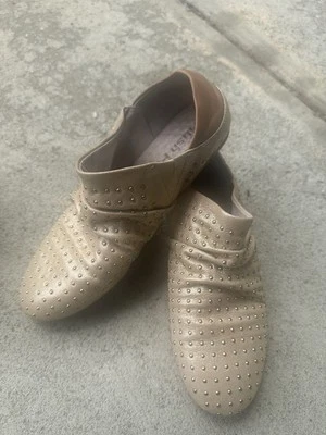 Hush Puppy Size 5 Woman’s Shoe - Image 1 of 4