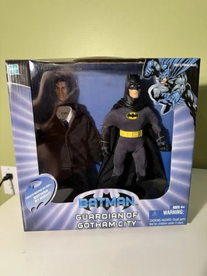 Экшн-фигурки Hasbro Bruce Wayne Batman Guardian Gotham City MiB обе версии - Изображение 1 из 2