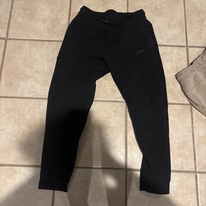 Black Nike Tech Pants Size Kids XL - Picture 1 of 3