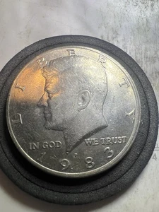 1983-P Kennedy Half Dollar DDR Heavy Doubling On Lettering and Eagle - Picture 1 of 7