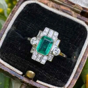 Nuovo Anello Tre Pietre Vintage 1880 Verde Smeraldo Zirconia In Argento Argentium 935 - Foto 1 di 5