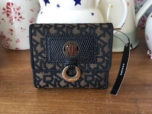 ⭐️DKNY⭐️Gold and Black Purse⭐️ - Picture 1 of 12