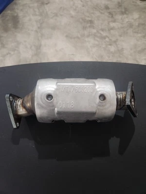 Catalytic Converter-EPA Walker 16500 BRAND NEW IN THE BOX  - Image 1 of 4