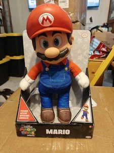 WS3- La película de Super Mario Bros 14” Mario Poseable figura de peluche Nintendo - Imagen 1 de 2