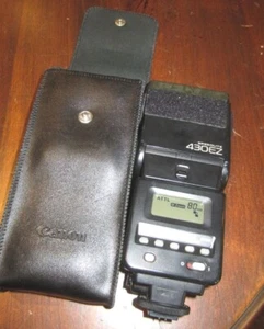 CANON SPEEDLITE 430EZ ELECTRONIC FLASH A-TTL ZOOM SWIVEL HEAD + CASE - Picture 1 of 12